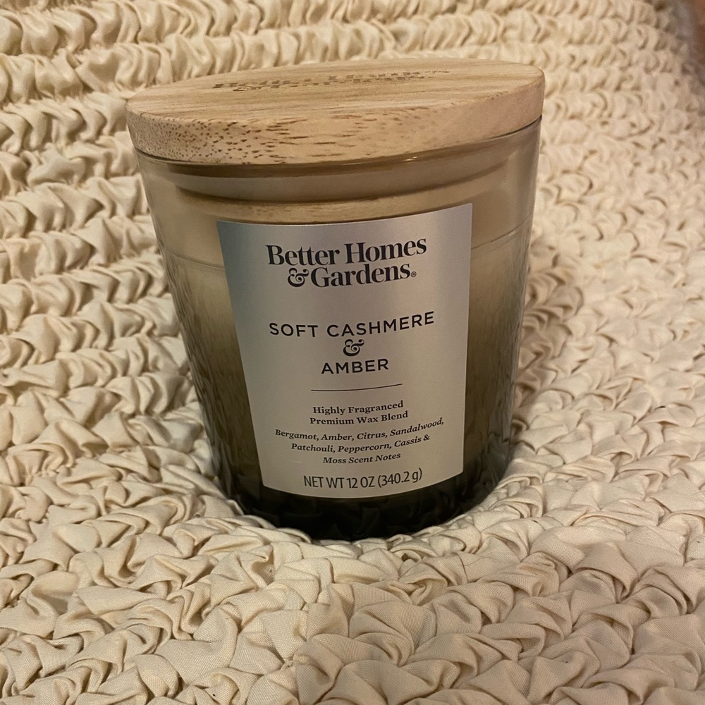 Better Homes and Gardens 2 Wick Candle Soft Cashmere and Amber New Unused